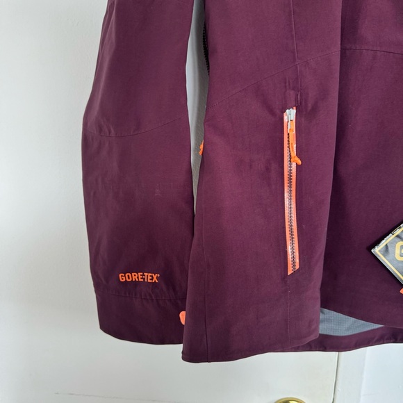 UA Storm Nimbus GTX Shell Jacket - Picture 6 of 14